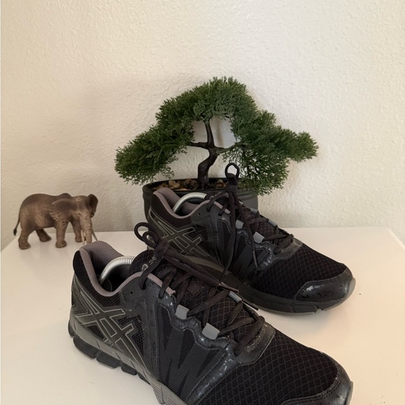 ASICS Men's Black and Gray Athletic Shoes - Picture 1 of 5
